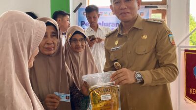 Bupati Konsel Resmi Launching Bantuan Pangan Pusat Tahun 2025 di Landono